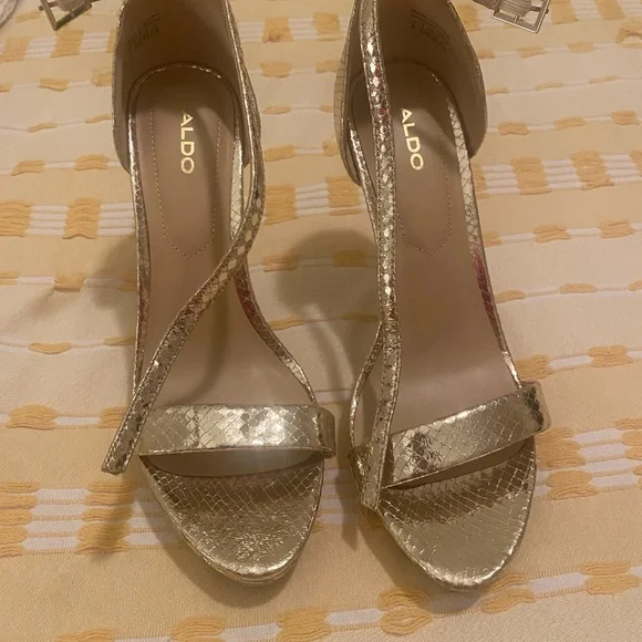 Aldo Shimmering Gold Snakeskin Heels - Picture 2 of 5